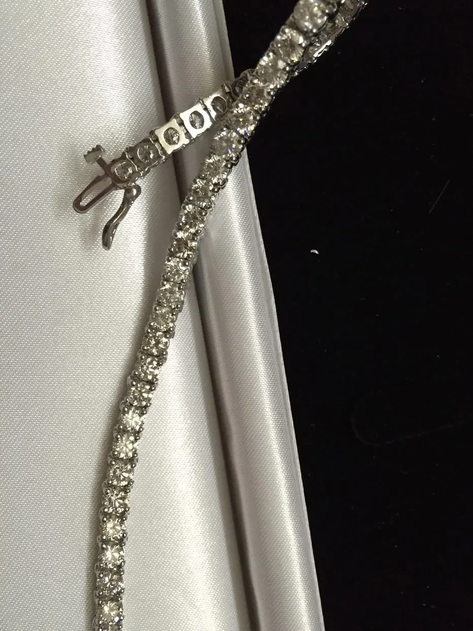 Diamond Tennis Bracelet (Detail View)